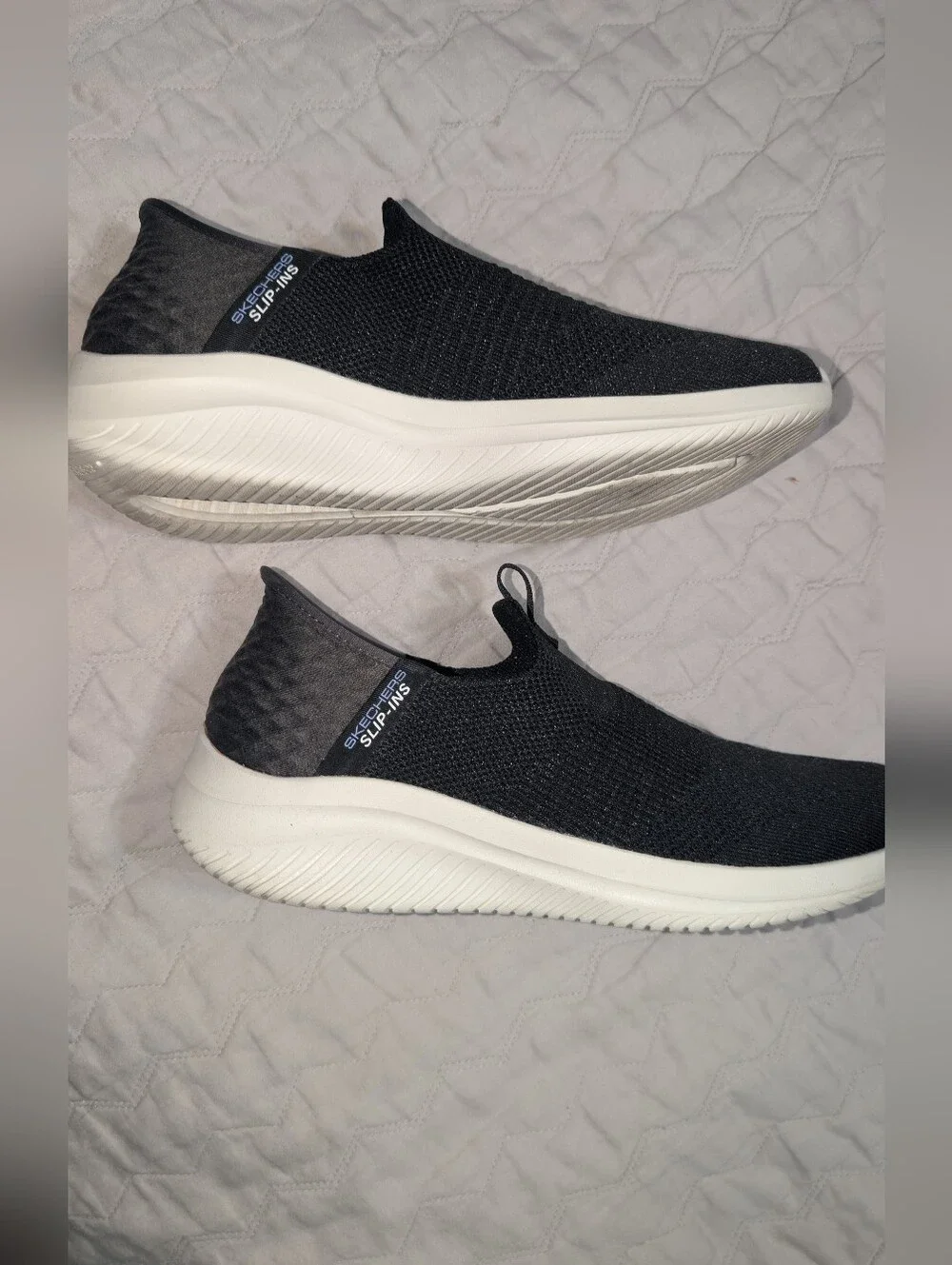 Skechers Women's Size 9Black Slip-On Knit Casual Sneakers